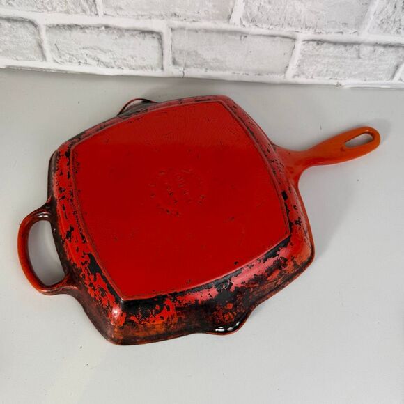 Le Creuset Signature Enameled Cast Iron Square Skillet Grill Orange - Picture 2 of 7